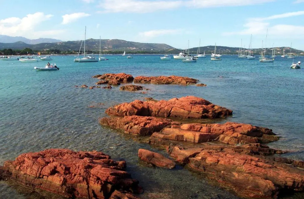 Three-room apartment for 6 people with air conditioning near Porto Vecchio