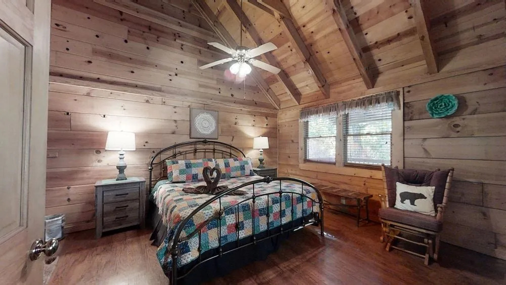 Bean Pot 1 Bedroom Cabin by RedAwning