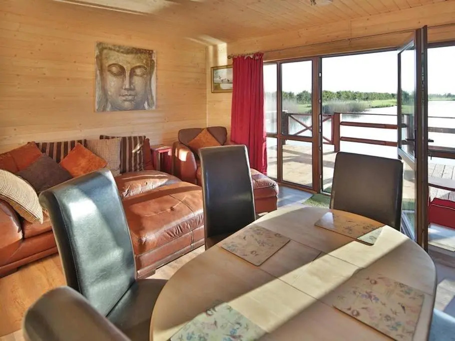 Lakeside Fishing Lodges