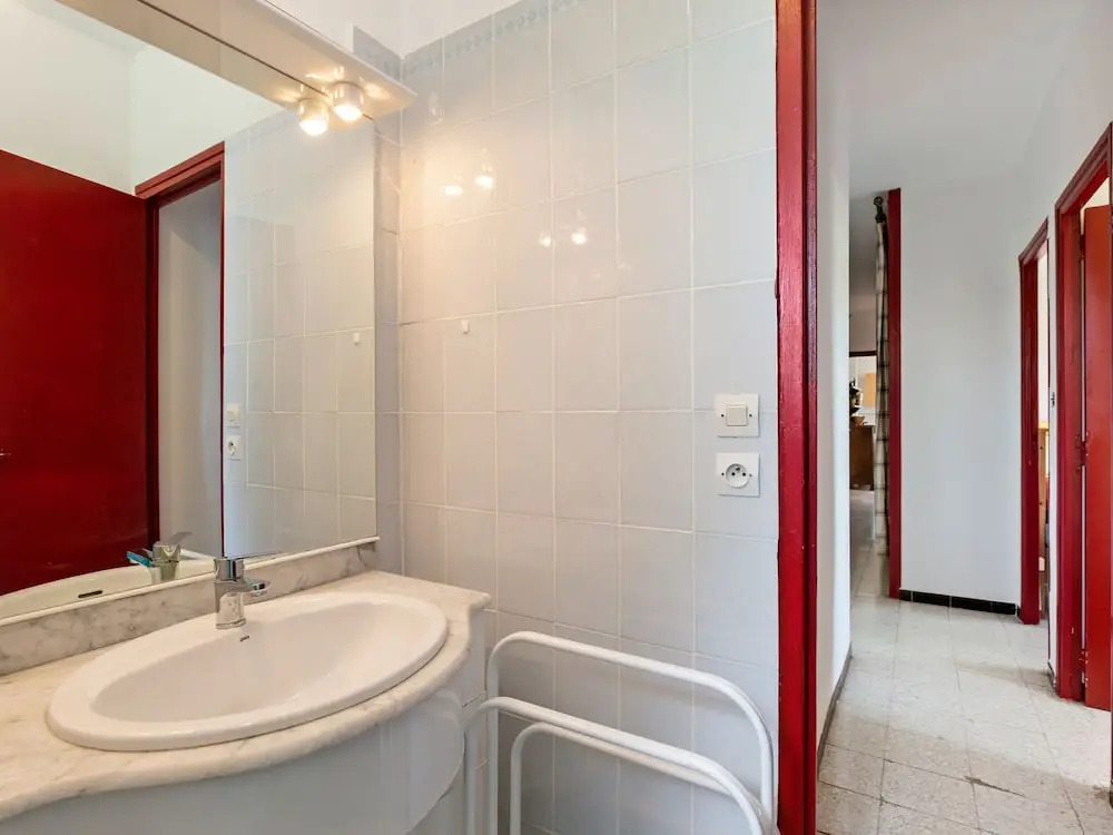 Beautiful Apartment in Mèze with Swimming Pool