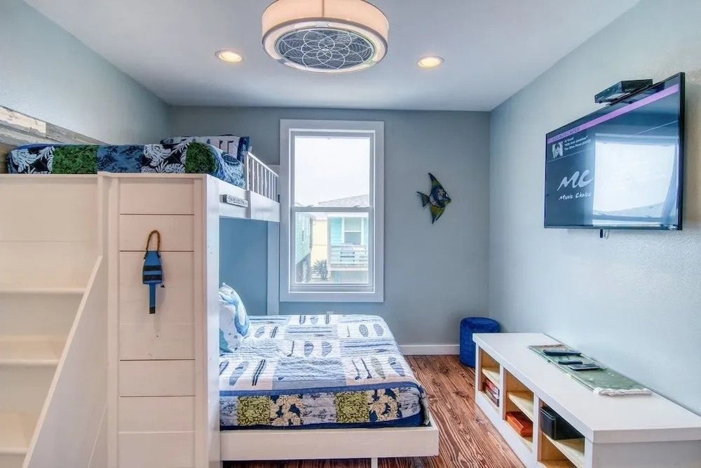 Beach Bear Lodge Unit 1 4 Bedrooms 3.5 Bathrooms Home