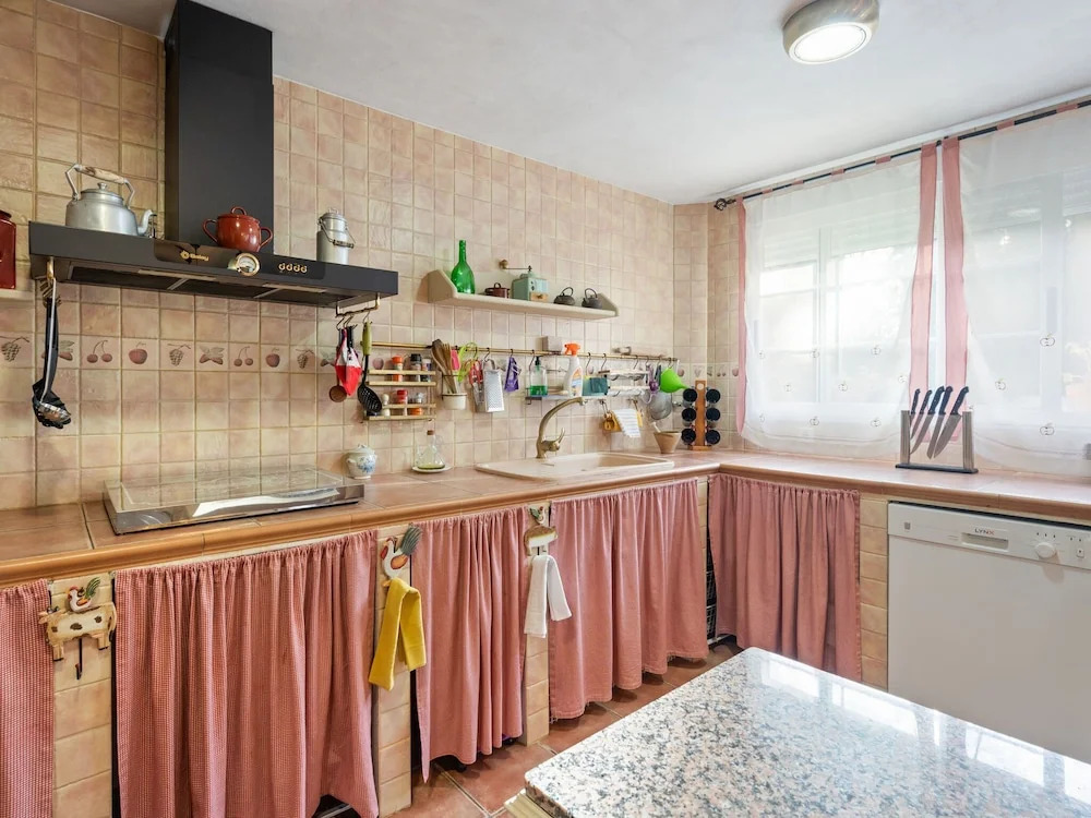 Lovely Chalet in Polop With Swimming Pool