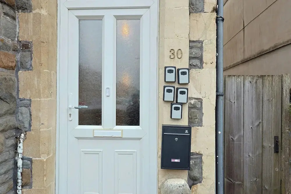 Cardiff City Guesthouse, Central Rooms, Fast Wi-Fi, On-Street Parking