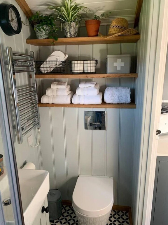 Luxury Hut - With own hot Tub, in Tunbridge Wells