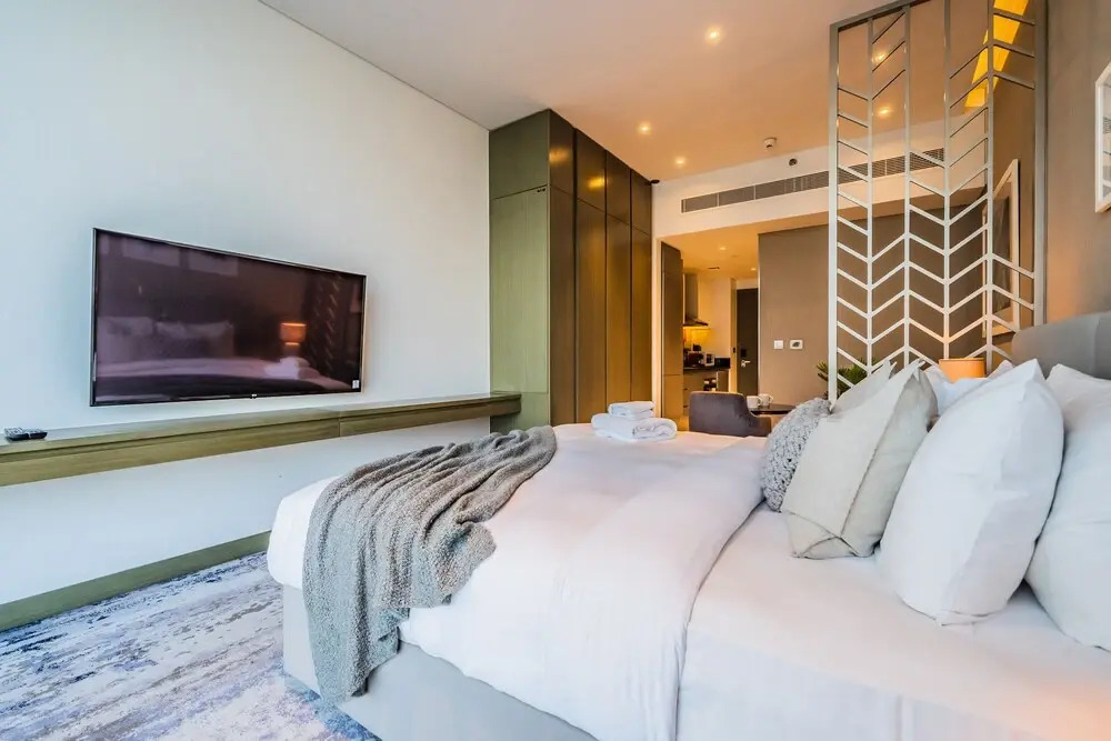 Monty - Eloquent Cozy Studio with Incredible Canal Views