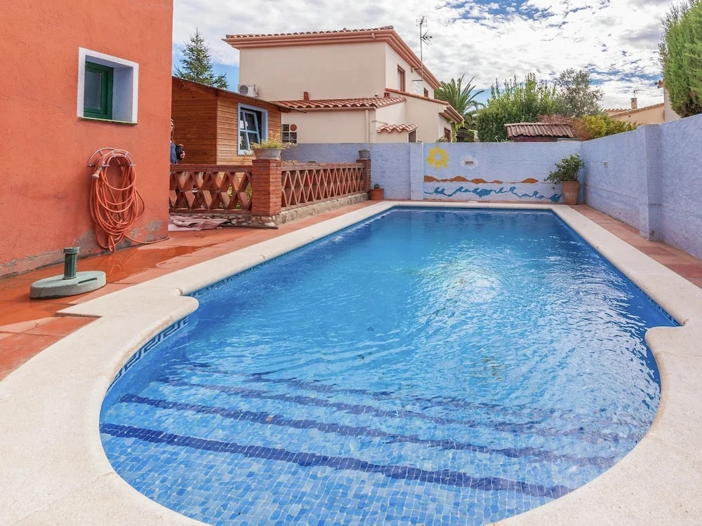 Luring Holiday Home in Girona With Swimming Pool