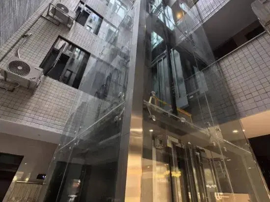 Haoyunlai Light Luxury Hotel (Tianquan Hospital of Traditional Chinese Medicine)