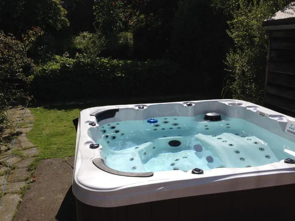 Large 5 Bed House in Scarborough near the beach, Large Garden & HOT TUB