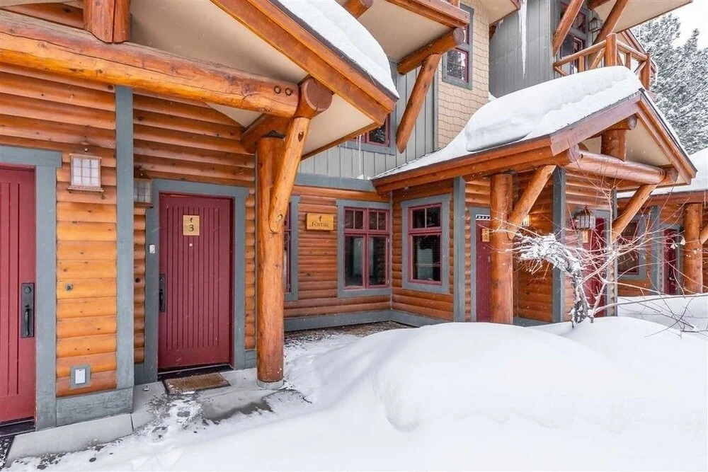 Stylish End Unit On Fairway, Hot Tub - Walk To Lift 2 Bedroom Condo