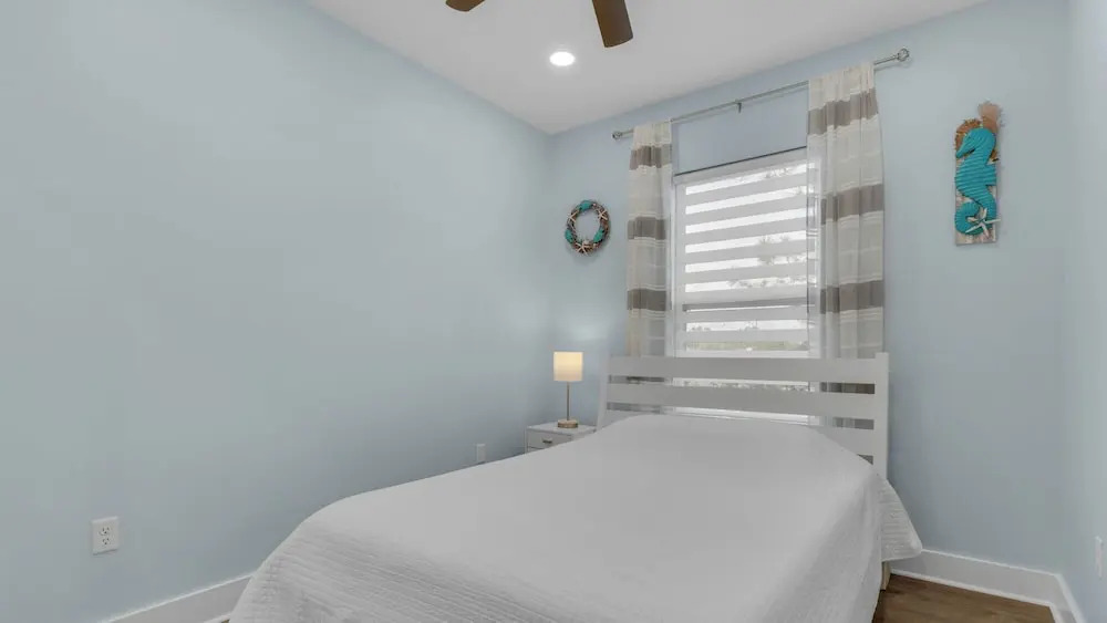 3BR Home /beach Access/spacious Deck/zoo Across