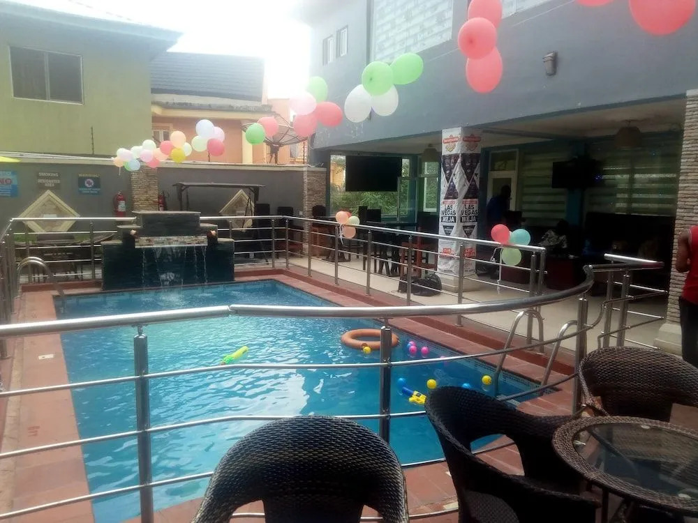 Valley Front Plus Hotel