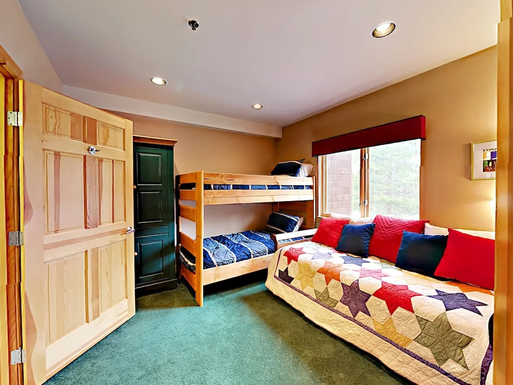 91 Starfire Lane 1972 Condo - 4 Br townhouse by RedAwning