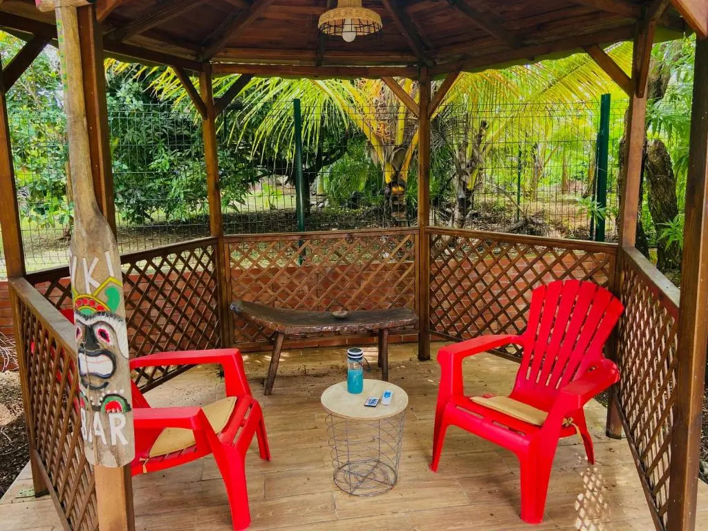 Magnifique Lodge en bois avec piscine et jardin de 800 m2