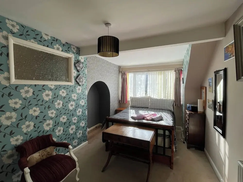 Sheffield's 3BR Retreat