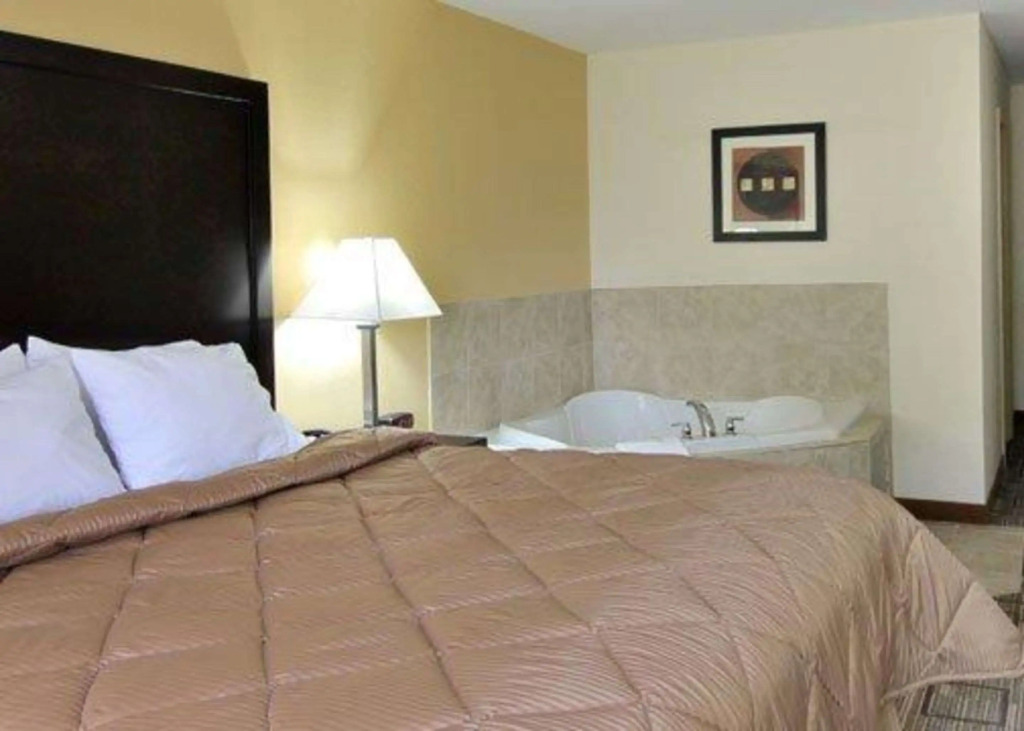 Quality Inn & Suites Greenville - Haywood Mall