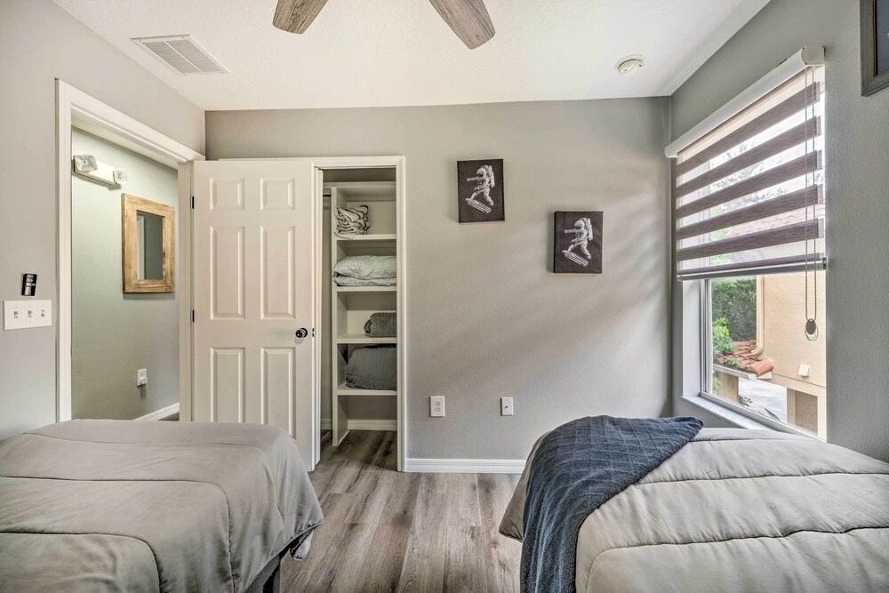Renovated Kissimmee Townhome: 5 Mi to Disney!