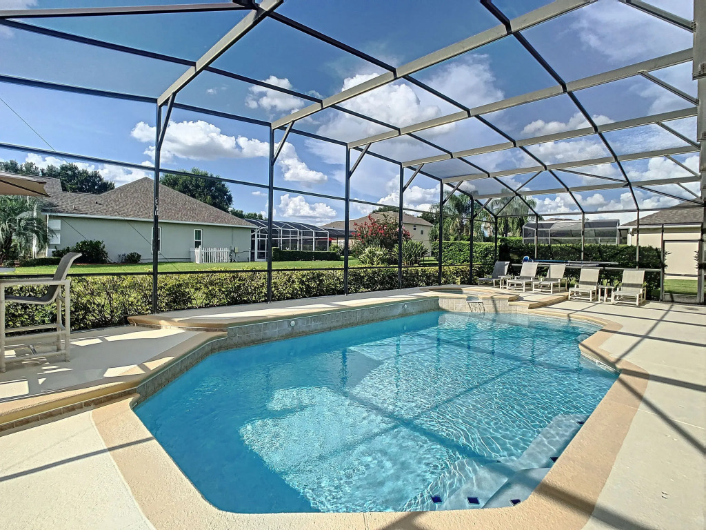 Fantastic 7 Bed 6 Bath in Prestigious Gated Comm