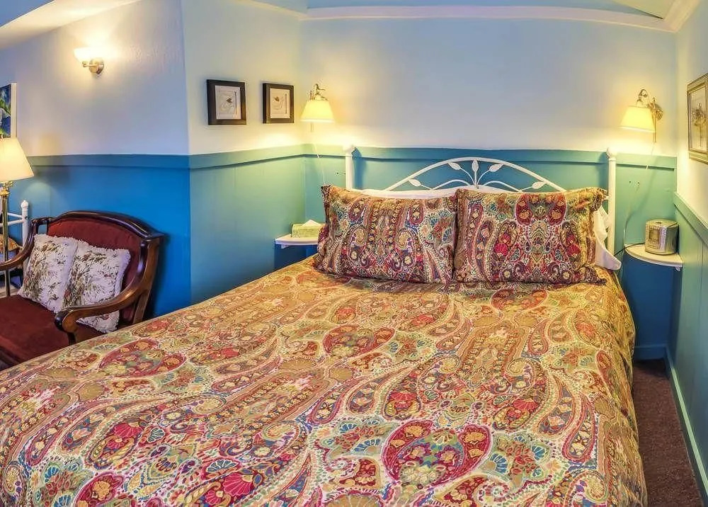 Blue Moon House ~ Just Five Blocks From Osf!
