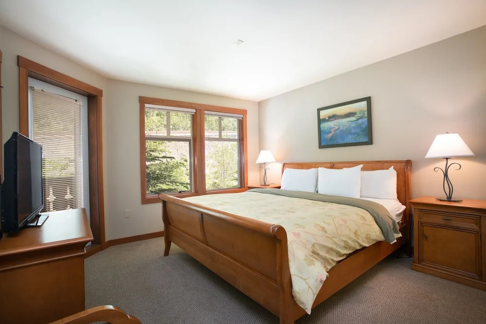 2312 - Two Bedroom + Den Standard Eagle Springs East 2 Condo by RedAwning