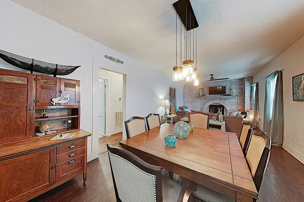 New Listing! Charming Getaway - 1 Block To Beach 3 Bedroom Home
