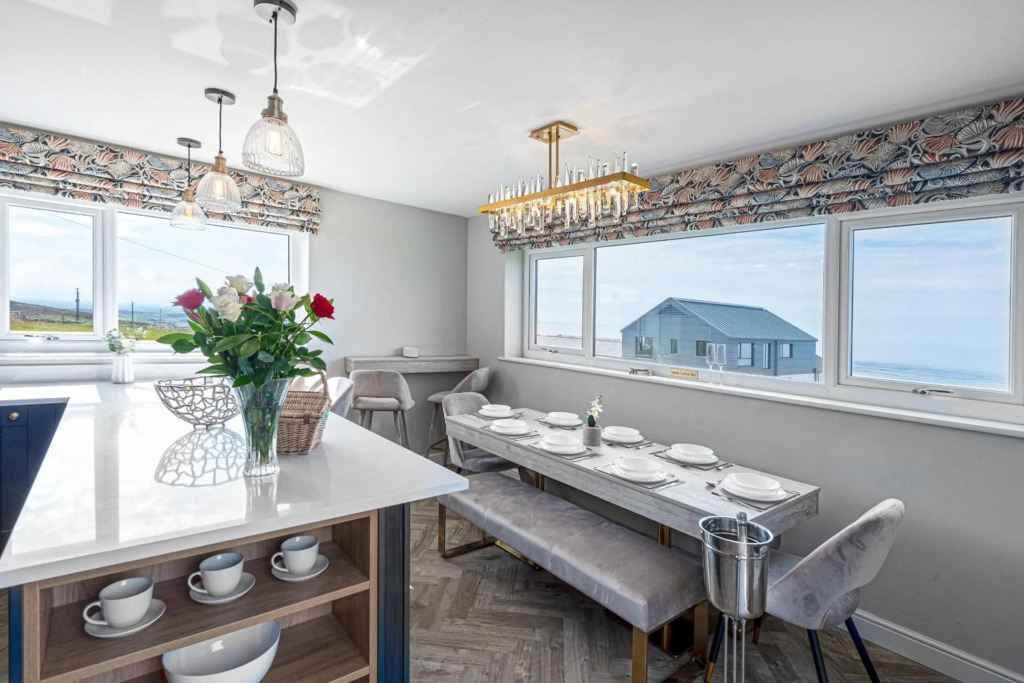 Goferydd, South Stack, Anglesey, 4 bed luxury home, hot tub, dog friendly