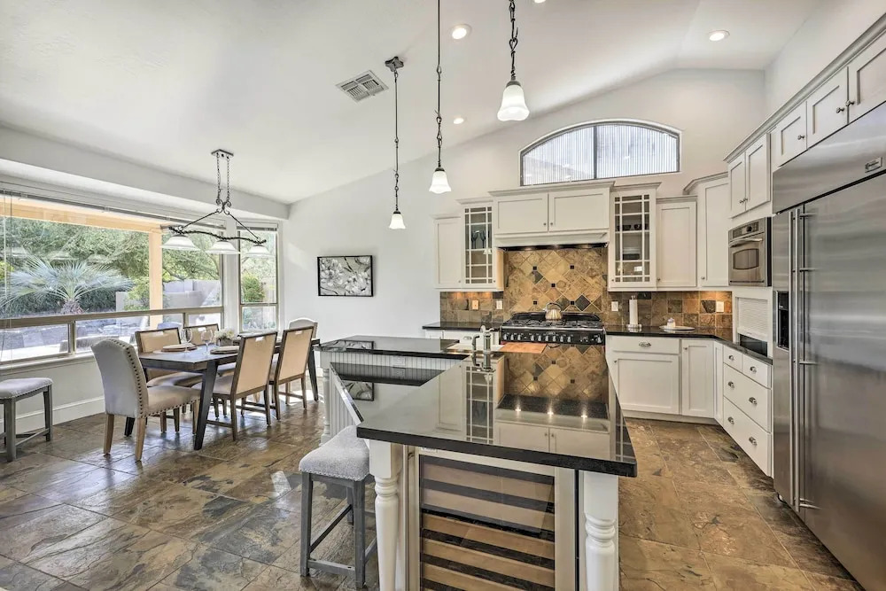 Tee Off, Relax Poolside! Family Home in Scottsdale