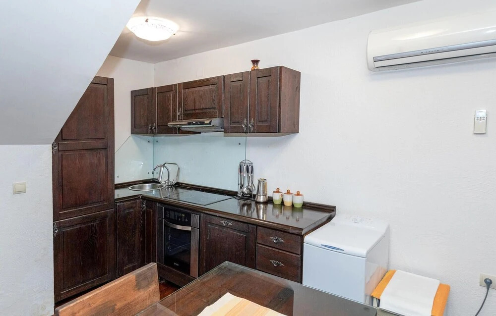 Stunning Home in Duboka With 5 Bedrooms, Wifi and Outdoor Swimming Pool
