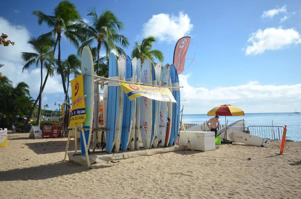 Hawaiian King 501 Studio, Pool and BBQ Grill, Sleeps 4