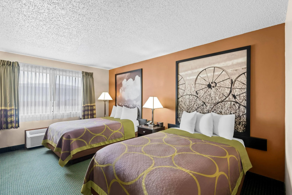 Super 8 by Wyndham Jefferson