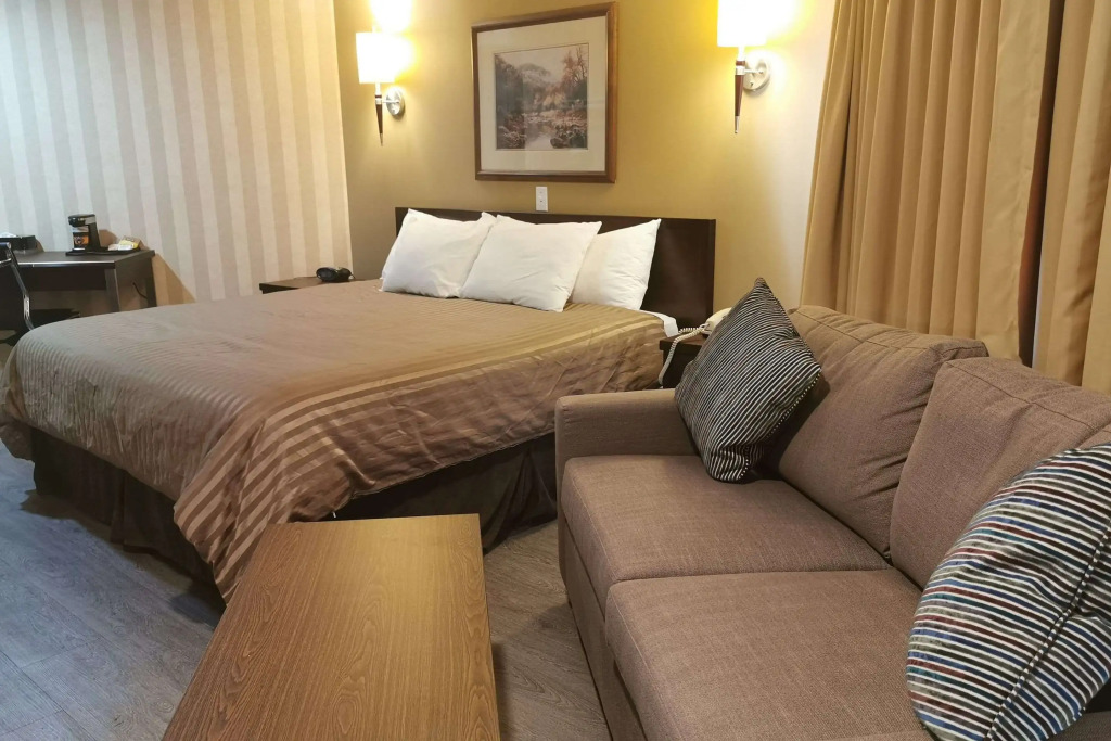 Rodeway Inn & Suites