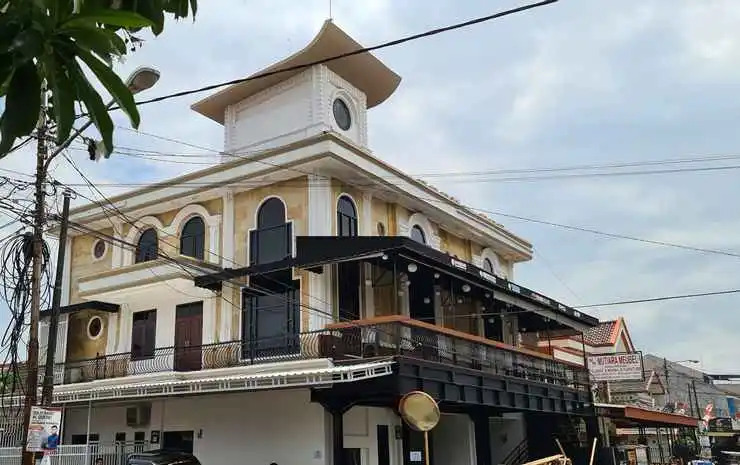 Oyo 90203 Dzawani Guest House