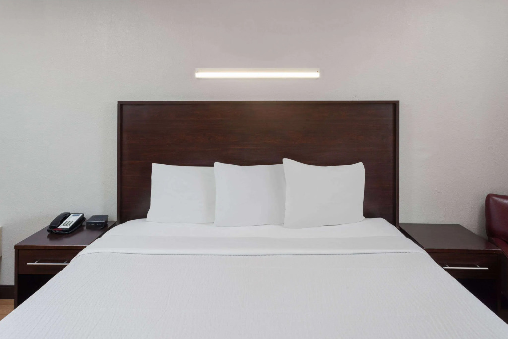 Travelodge by Wyndham Peoria