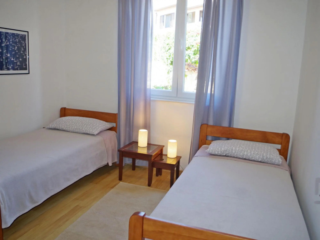 Comfortable apartment with covered  terrace and fenced garden