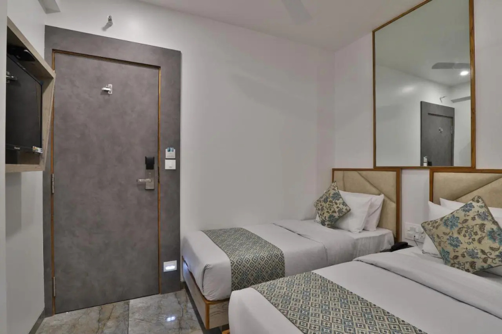 7 Orbit Hotel, Surat