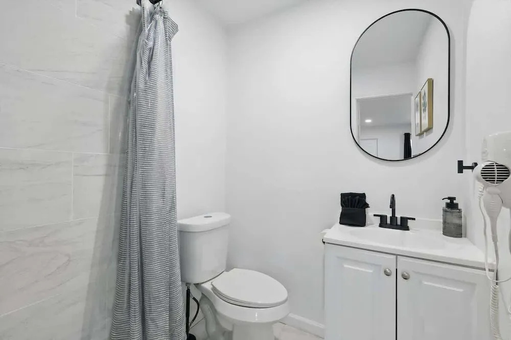 Modern 2BR Unit With Hot Tub
