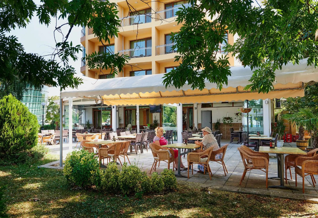 Paradise Hotel & Relax Center