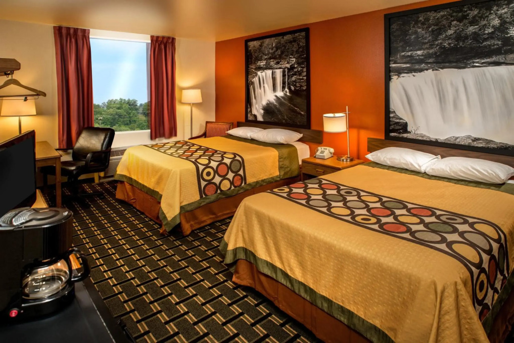 Super 8 by Wyndham Prestonsburg