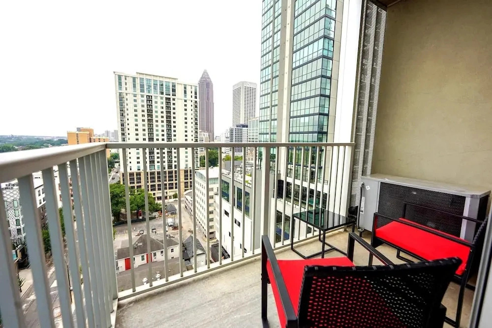 Midtown Atlanta 1BR Skyline Balcony Corner Suite by Piedmont Park Luxepad