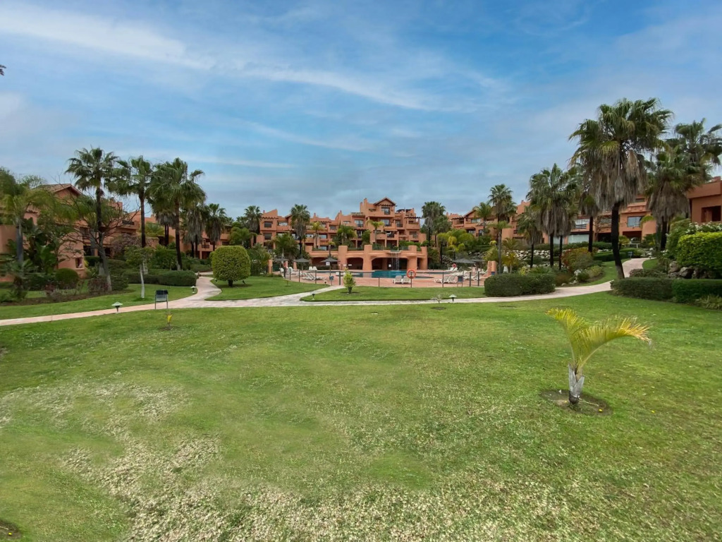 Resort Style 2 Bedroom Apartment near Marbella FREE WIFI & PARKING