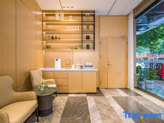 World Smart Hotel (Lankao Jiaoyulu Memorial Hall)
