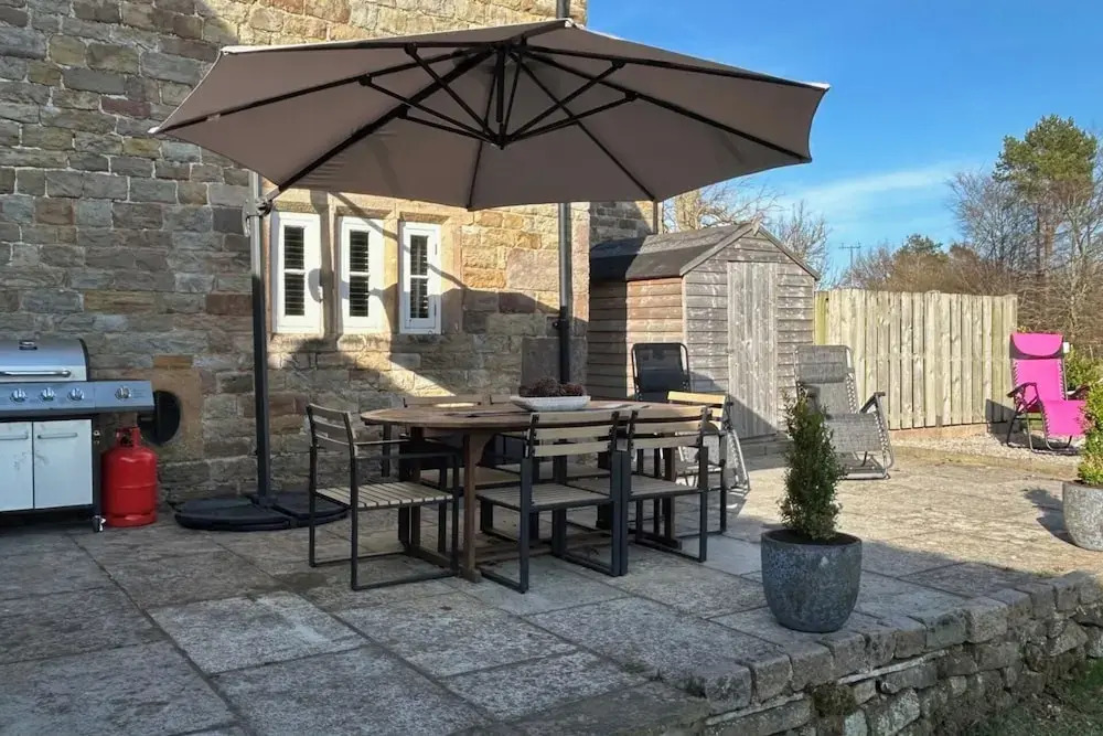 Farmhouse - Sleeps 6 - Near Alton Towers - Parking