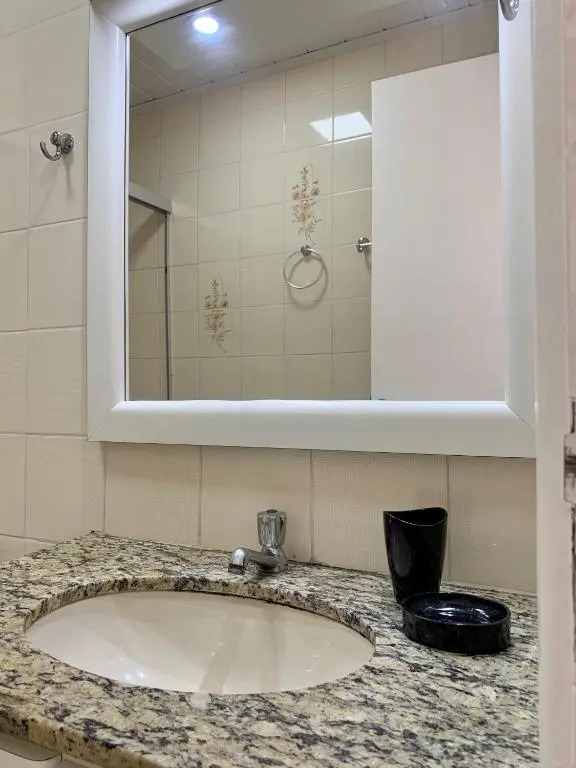 205- Apartamento 1 quarto suite, Encantador, amplo e decorado, mobiliario moderno, cozinha completa com utensílios , Excelente vista da cidade e localização privelegiada no bairro Bigorrilho ,
