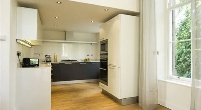 Q Suites