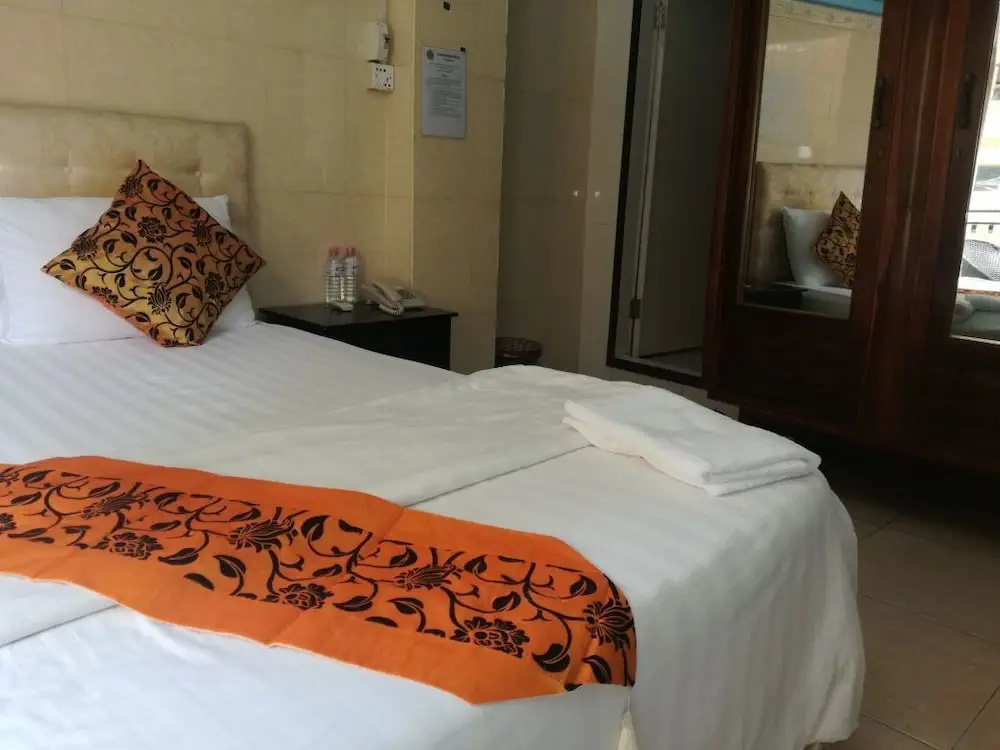 Ruchi India Restaurant & Guesthouse - Hostel