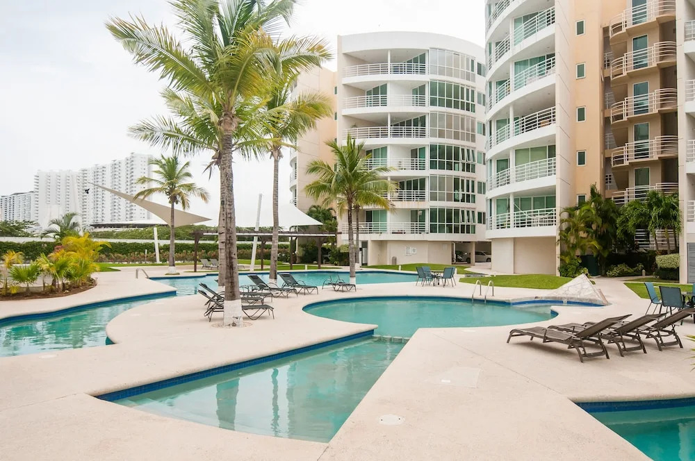 Luxury 3BR Condo HZ by TA