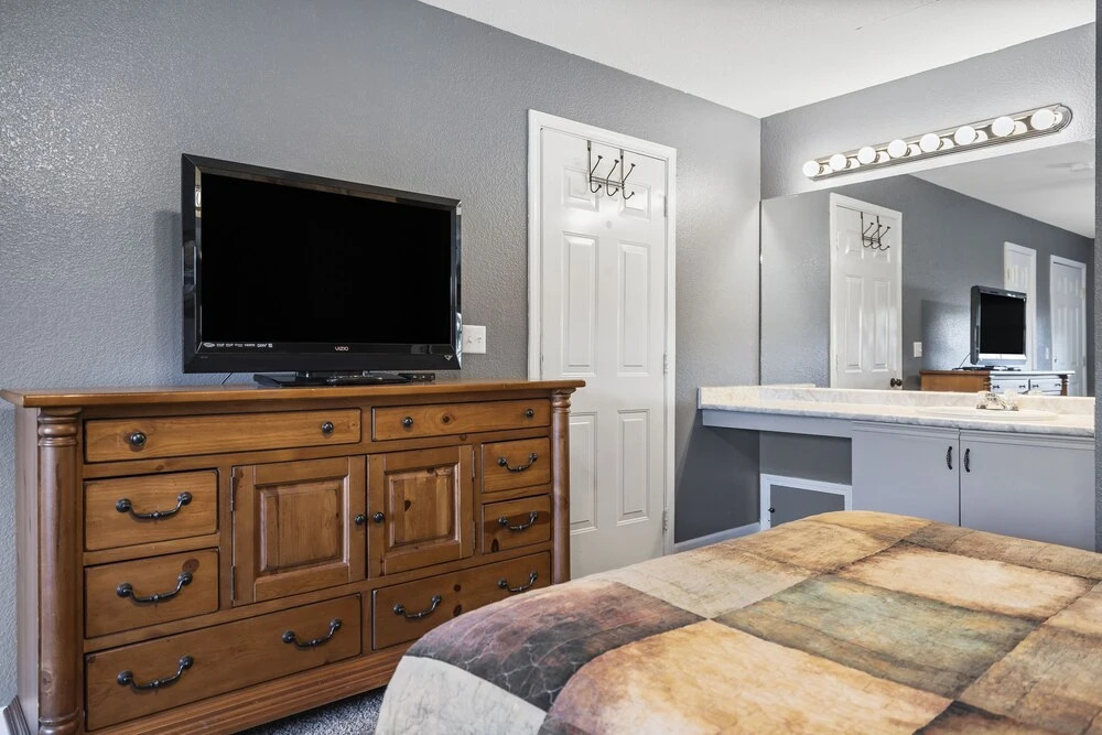 Penthouse Lodge - In Heart of Ozarks!