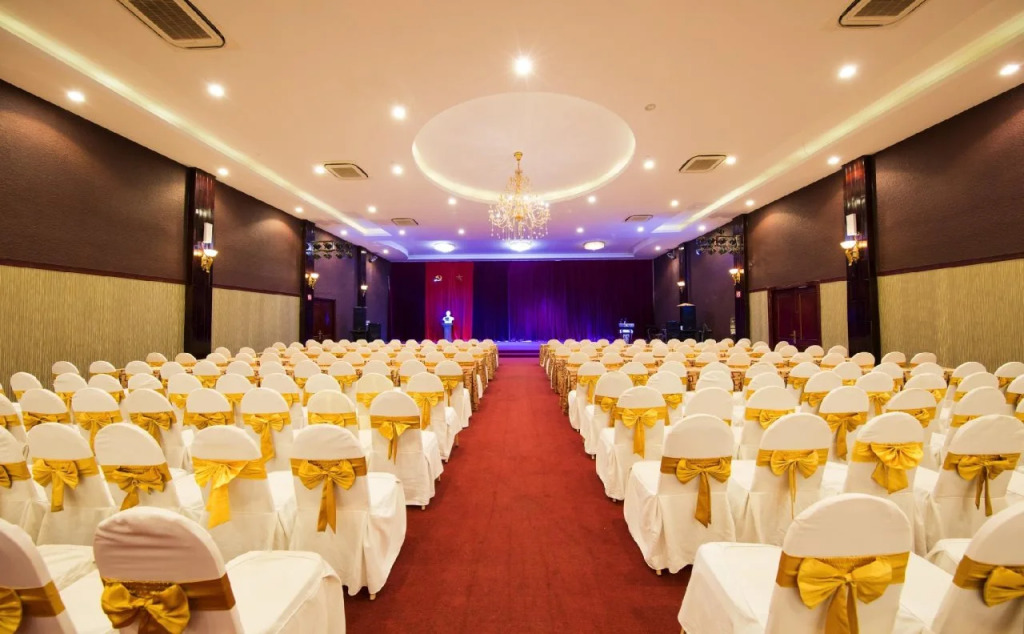 MAY PLAZA HOTEL