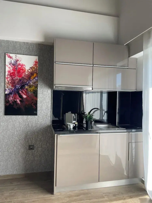 LUXSUITES