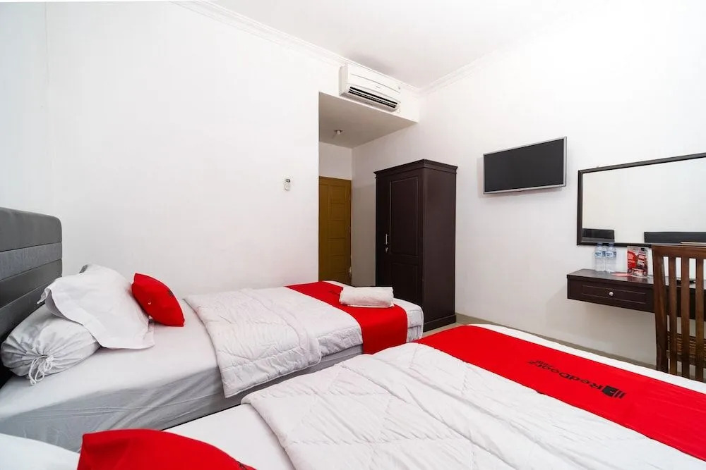 RedDoorz near Makassar Town Square 2