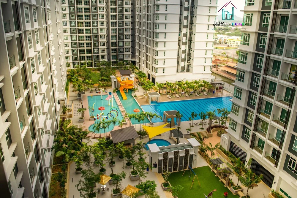 J&J Vacation Home @ Parkland Residences